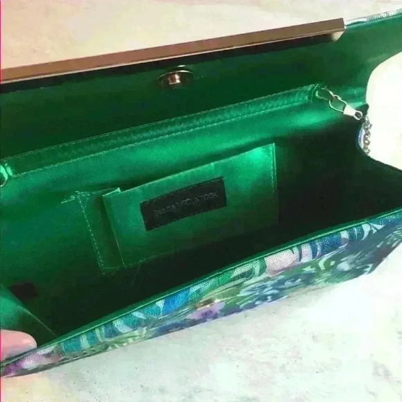 Jessica McClintock Clutch w/ shoulder chain - Picture 5 of 6